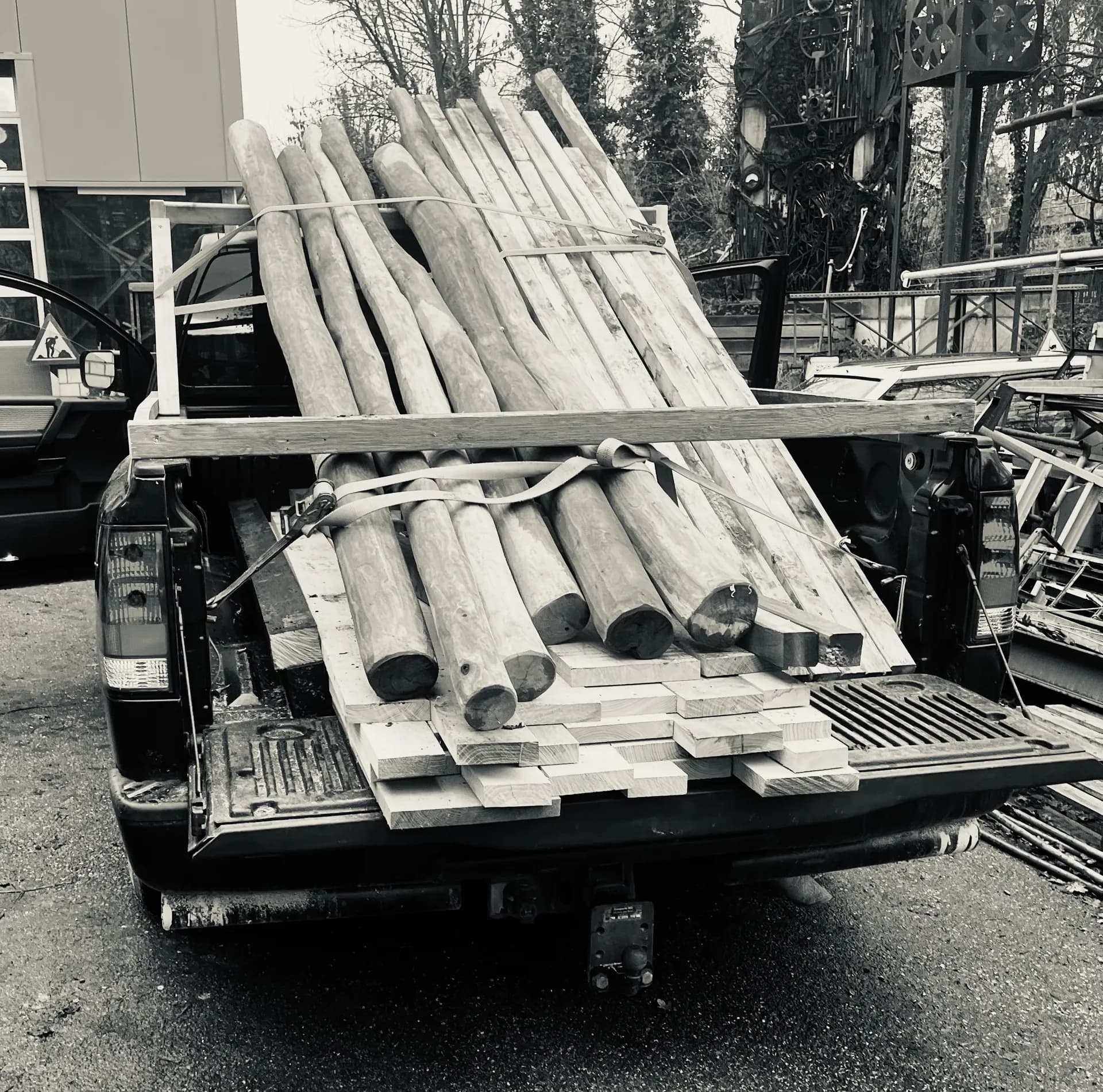 Holzbalken als Baumaterial für Hochbeete